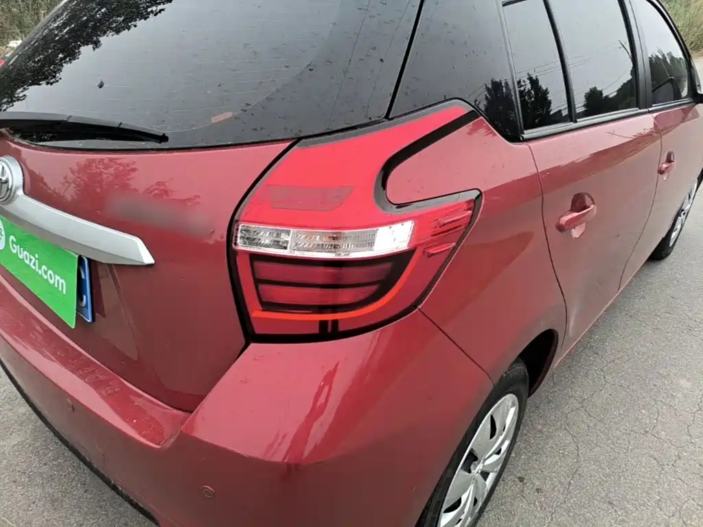 Toyota Yaris L — фото 25