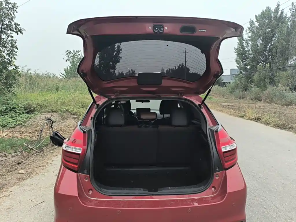 Toyota Yaris L — фото 40