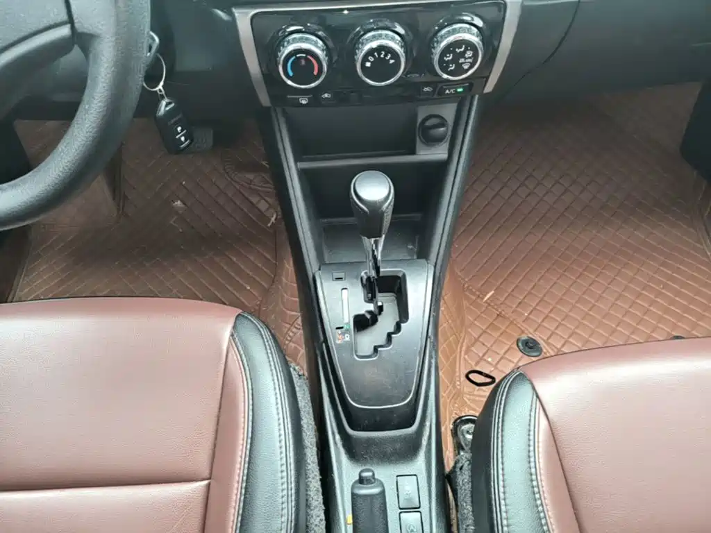Toyota Yaris L — фото 11