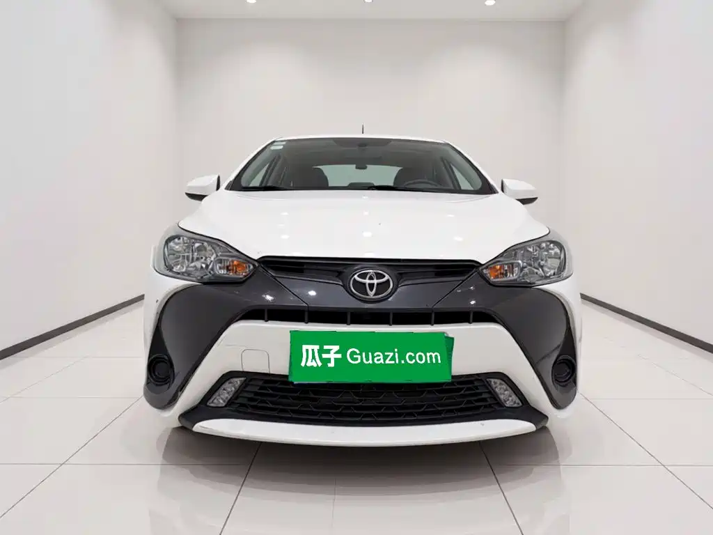 Toyota Yaris L — фото 2