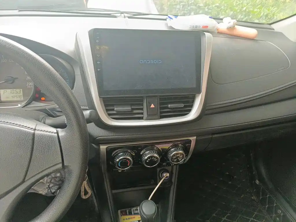 Toyota Yaris L — фото 14