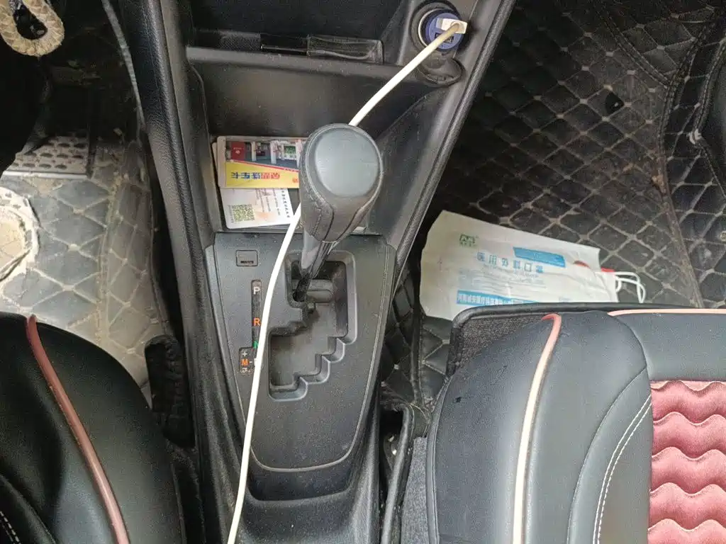 Toyota Yaris L — фото 15