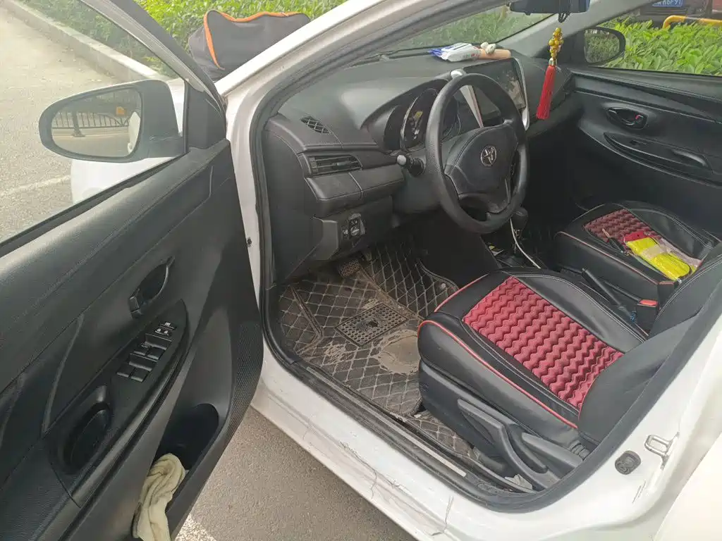 Toyota Yaris L — фото 17