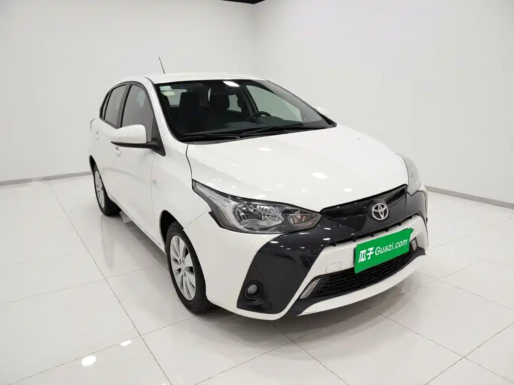 Toyota Yaris L — фото 3