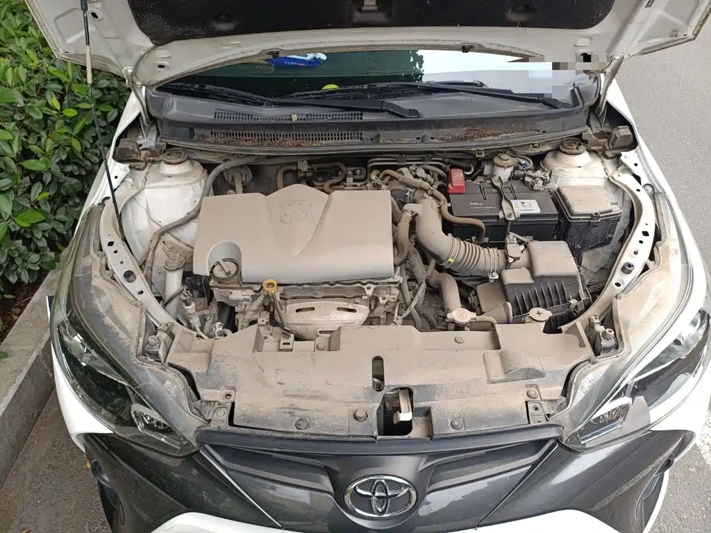 Toyota Yaris L — фото 21