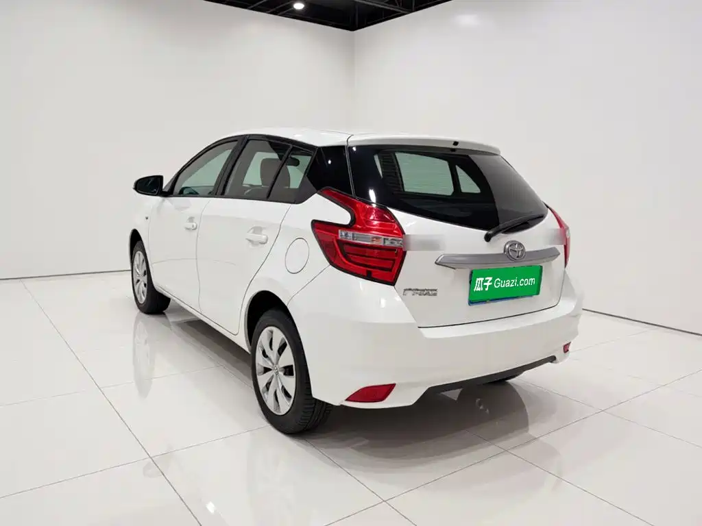 Toyota Yaris L — фото 4
