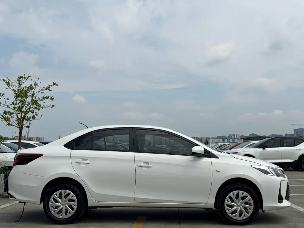 Toyota Vios — фото 3