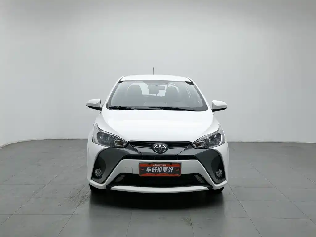 Toyota Yaris L — фото 3