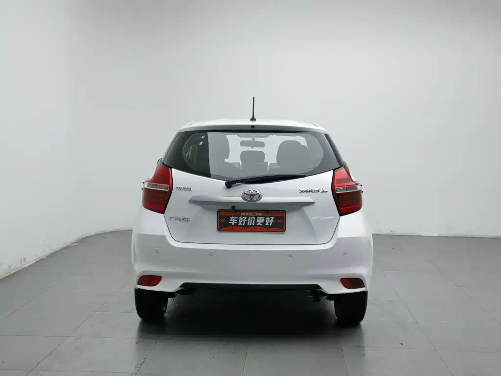 Toyota Yaris L — фото 4