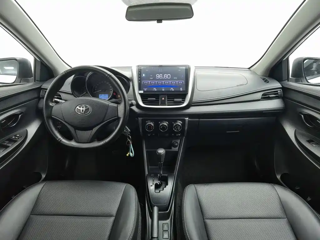 Toyota Yaris L — фото 5