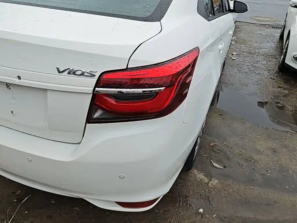 Toyota Vios — фото 8