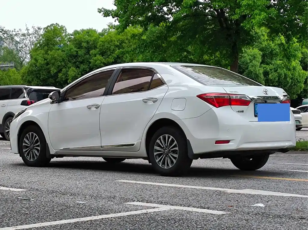 Toyota Corolla — фото 4