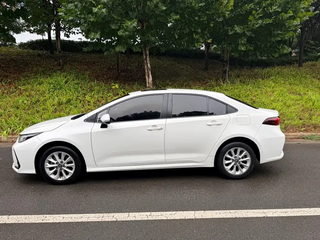 Toyota Corolla — фото 4