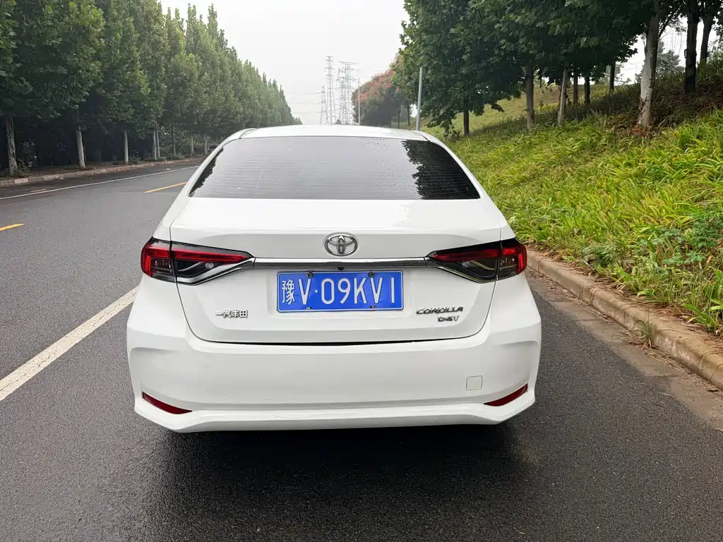 Toyota Corolla — фото 6
