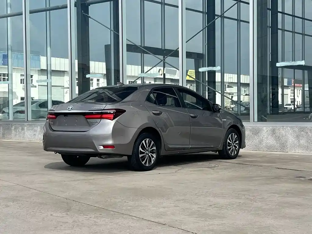 Toyota Corolla — фото 4