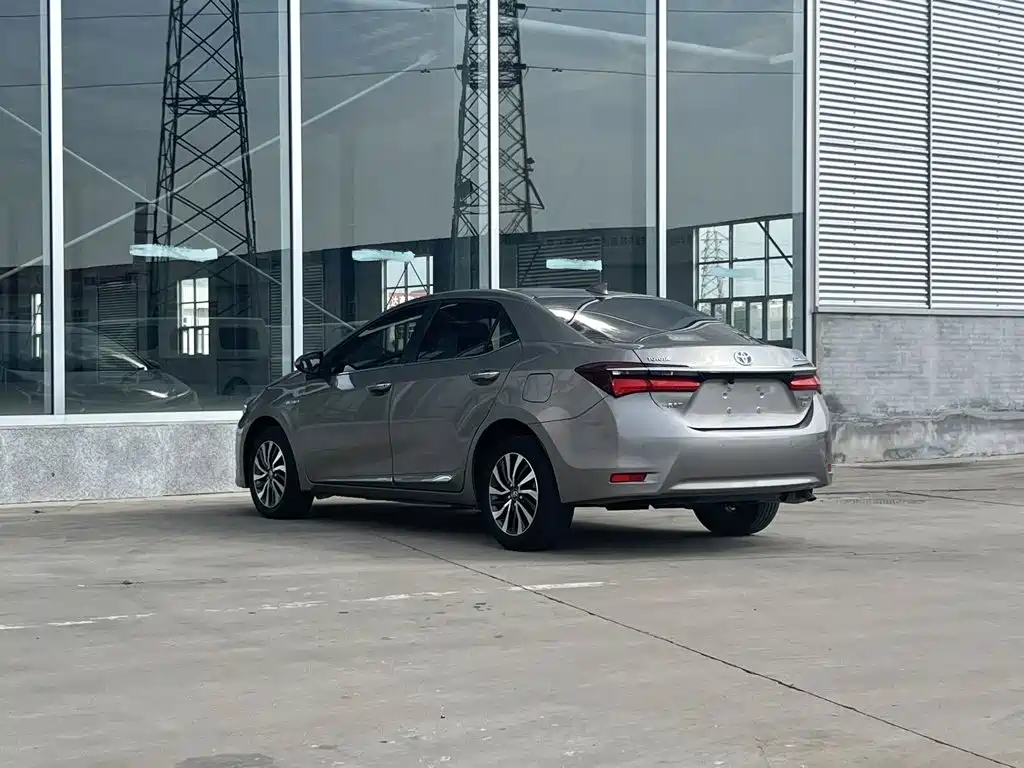 Toyota Corolla — фото 6