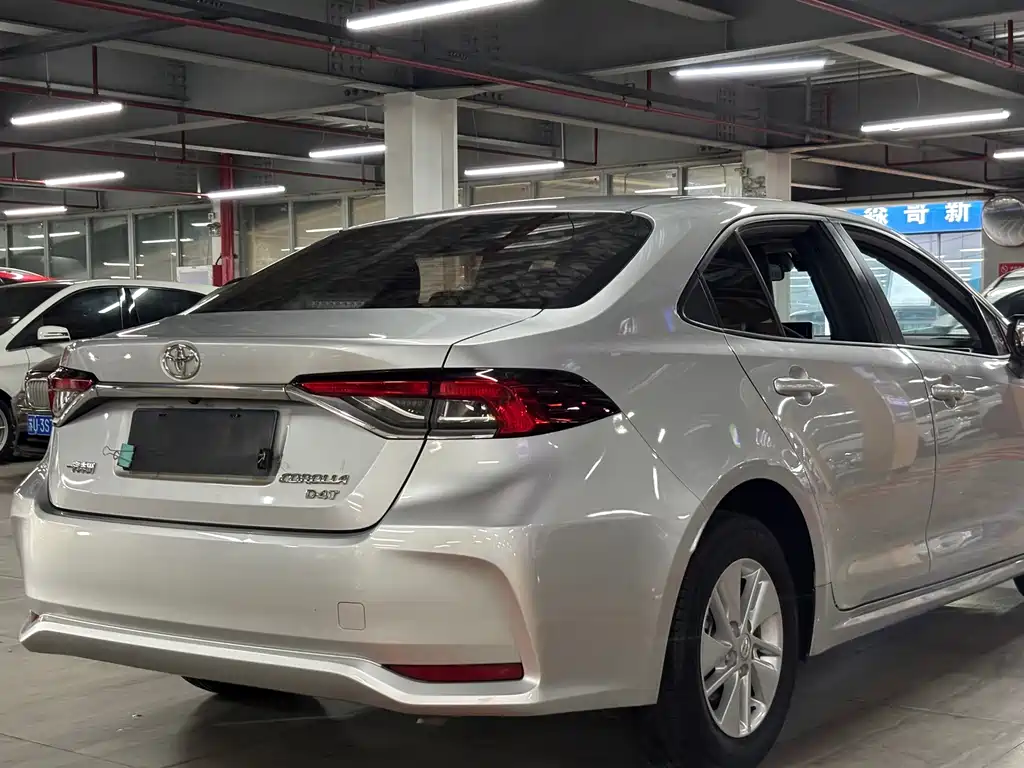 Toyota Corolla — фото 3