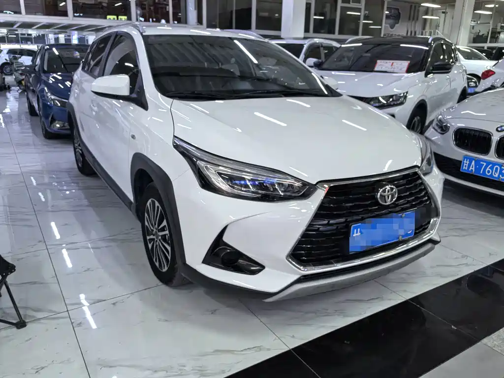 Toyota Yaris L — фото 3