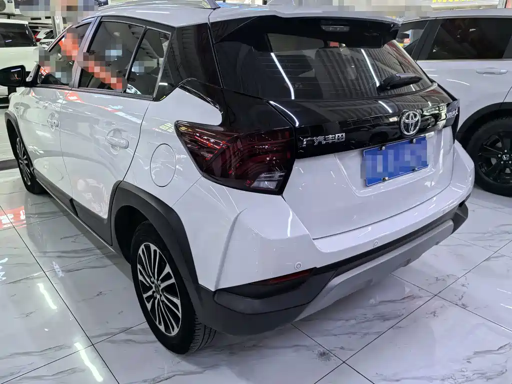 Toyota Yaris L — фото 4