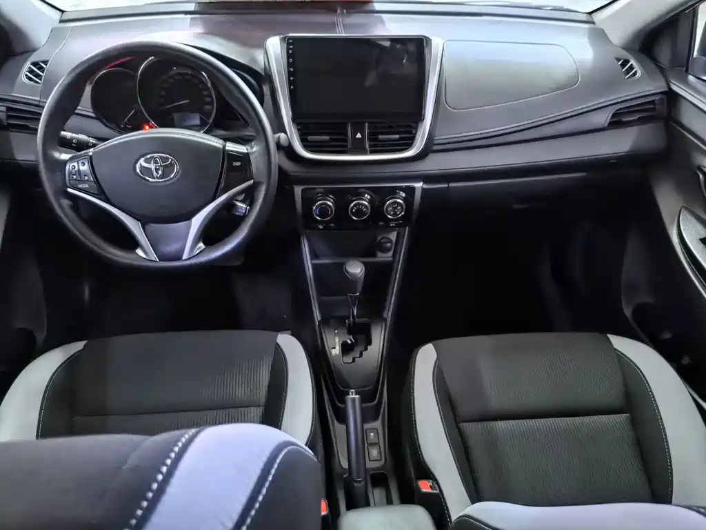 Toyota Yaris L — фото 8