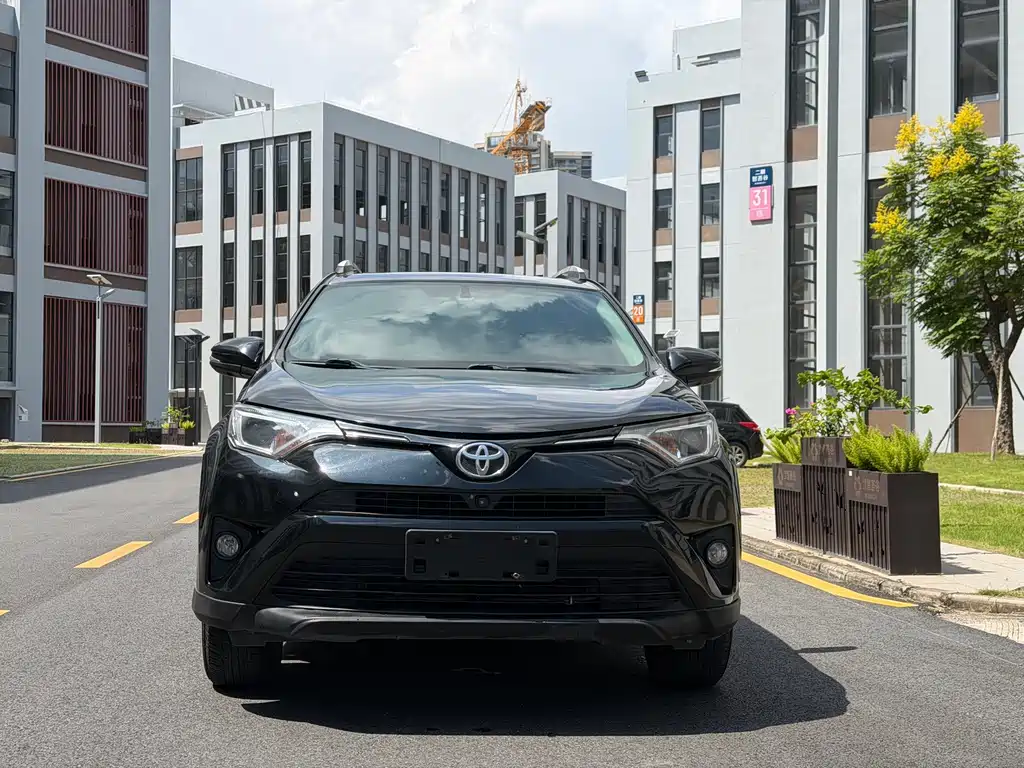 Toyota RAV4 — фото 2
