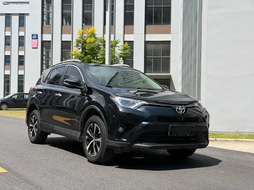Toyota RAV4 — фото 3