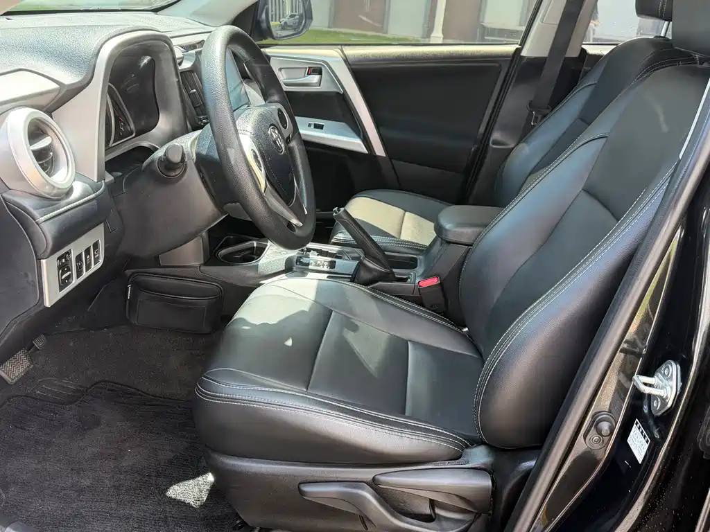 Toyota RAV4 — фото 4