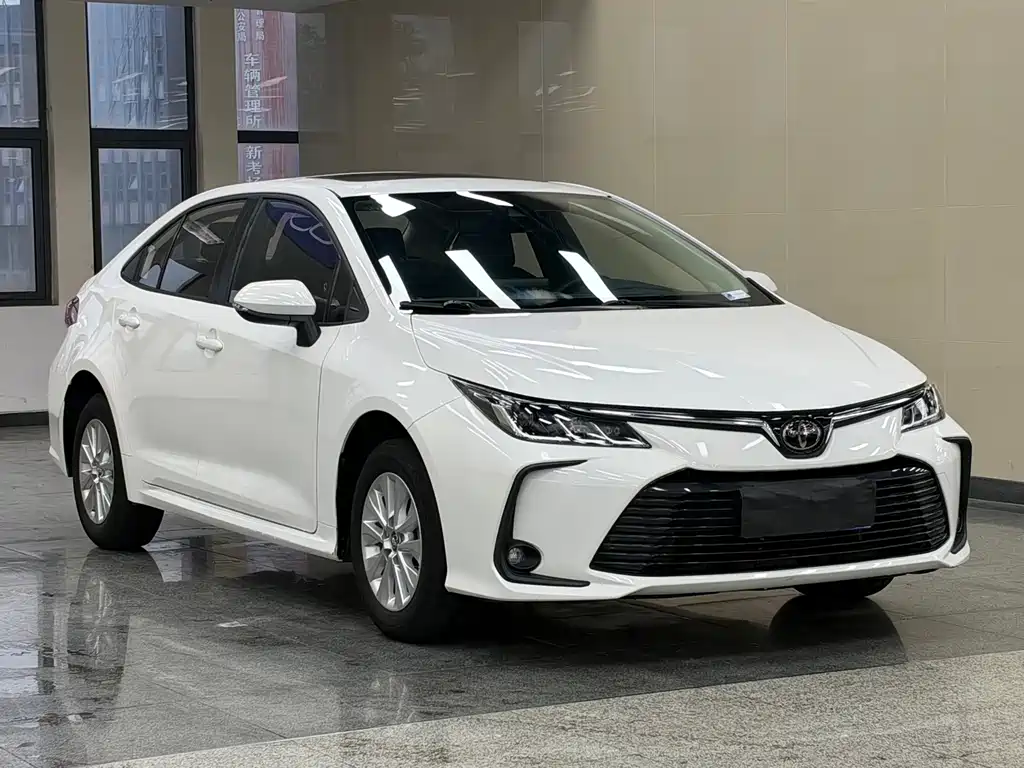 Toyota Corolla — фото 7