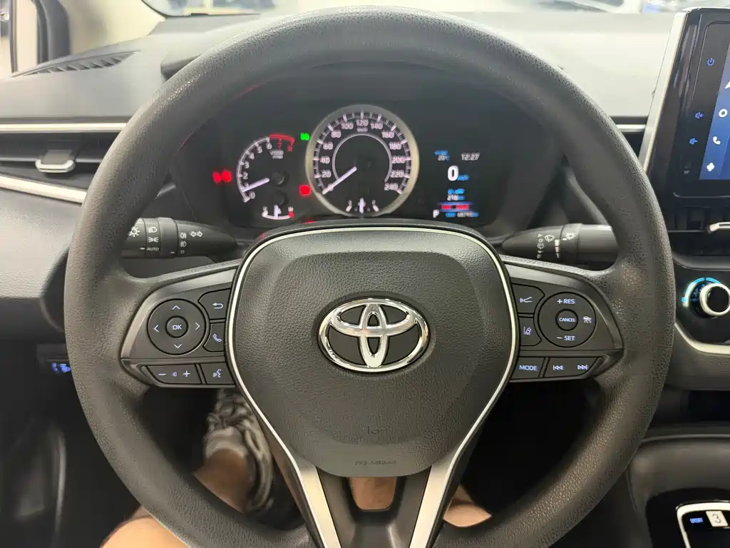 Toyota Corolla — фото 9