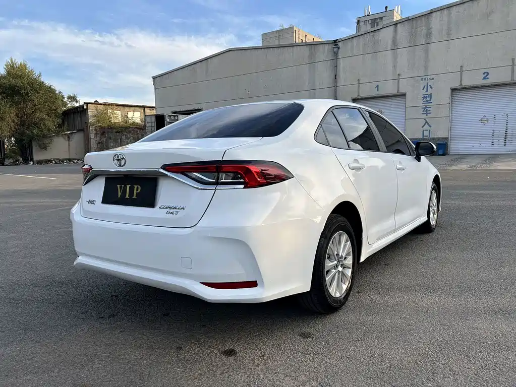 Toyota Corolla — фото 4