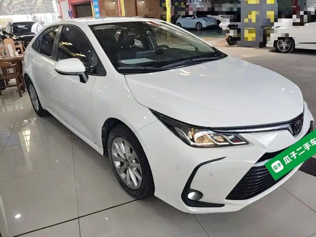 Toyota Corolla — фото 4