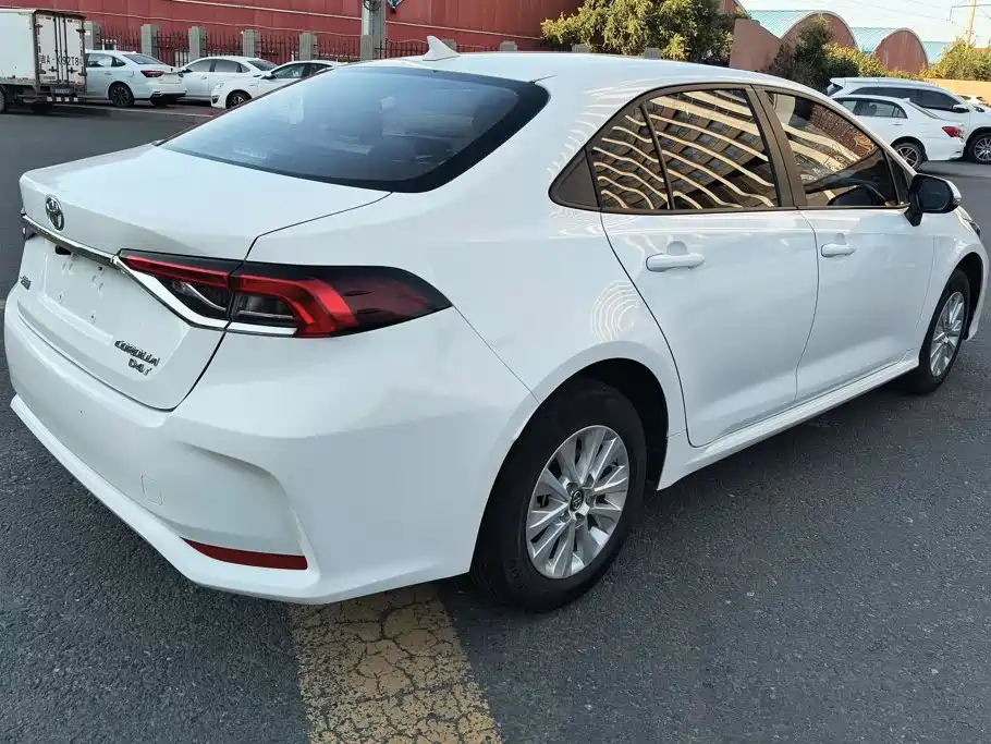 Toyota Corolla — фото 3