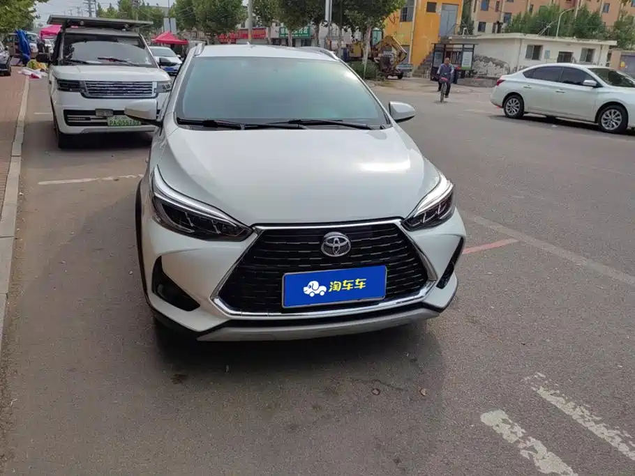 Toyota Yaris L — фото 2