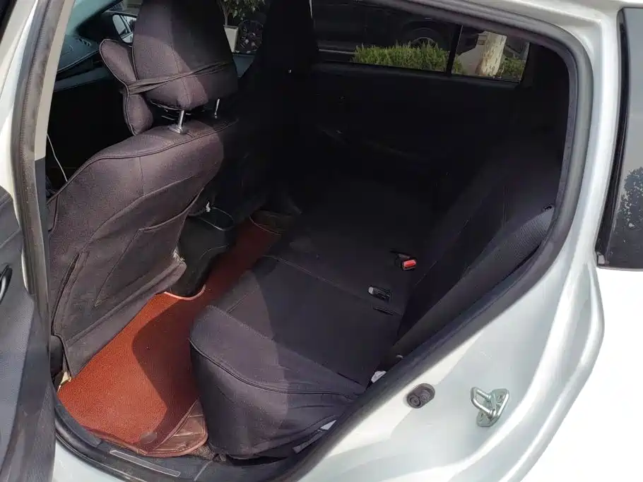 Toyota Yaris L — фото 11