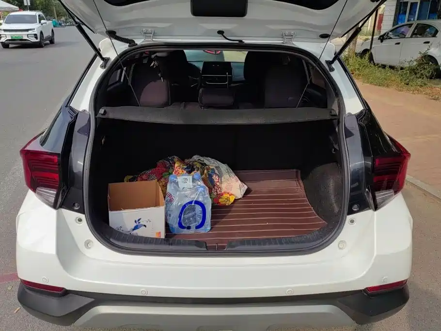 Toyota Yaris L — фото 4