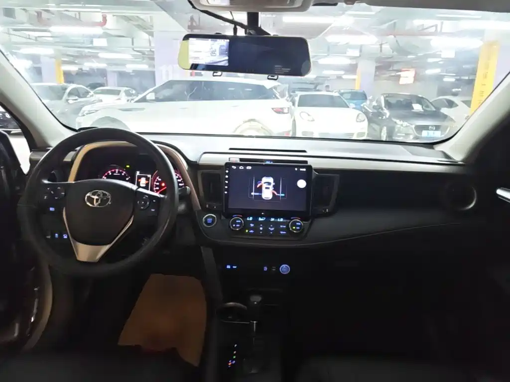 Toyota RAV4 — фото 10