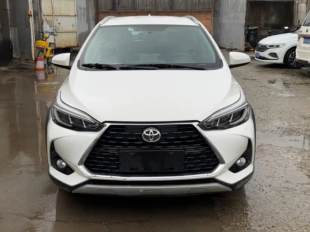 Toyota Yaris L — фото 2