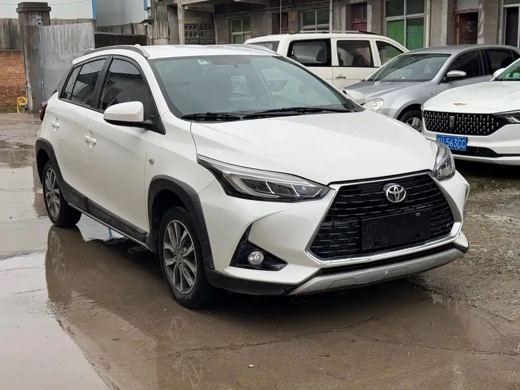 Toyota Yaris L — фото 3