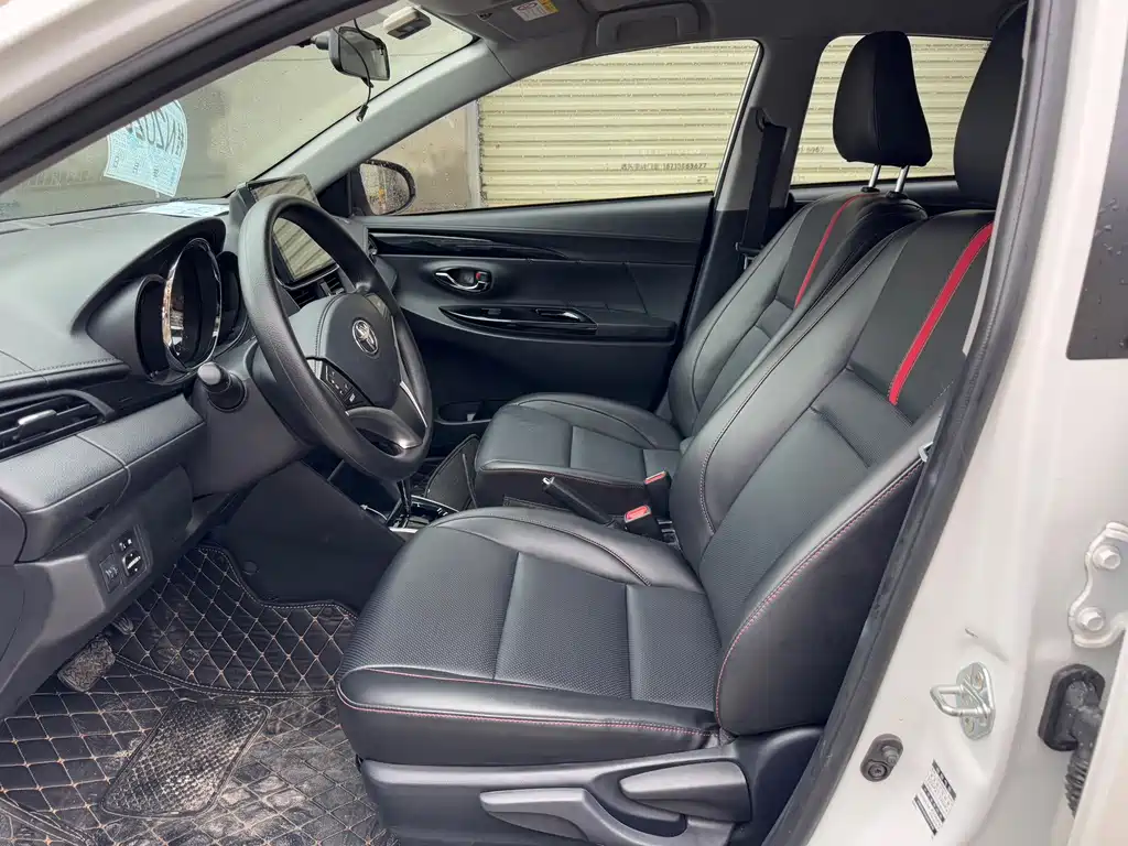 Toyota Yaris L — фото 4