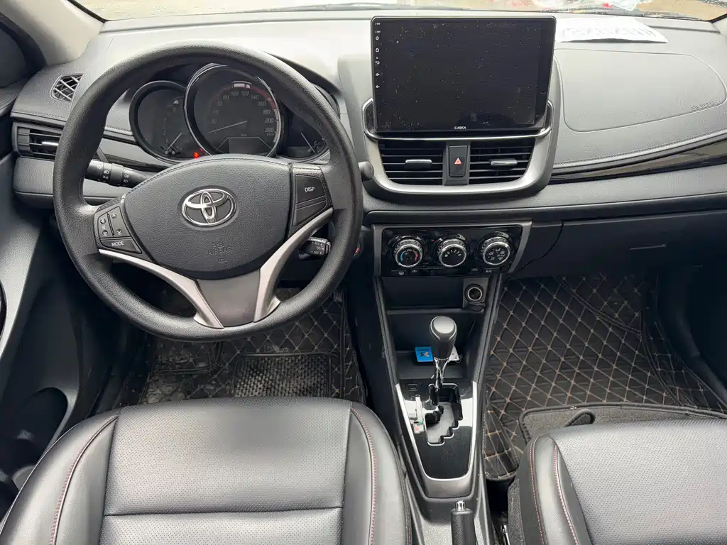 Toyota Yaris L — фото 7