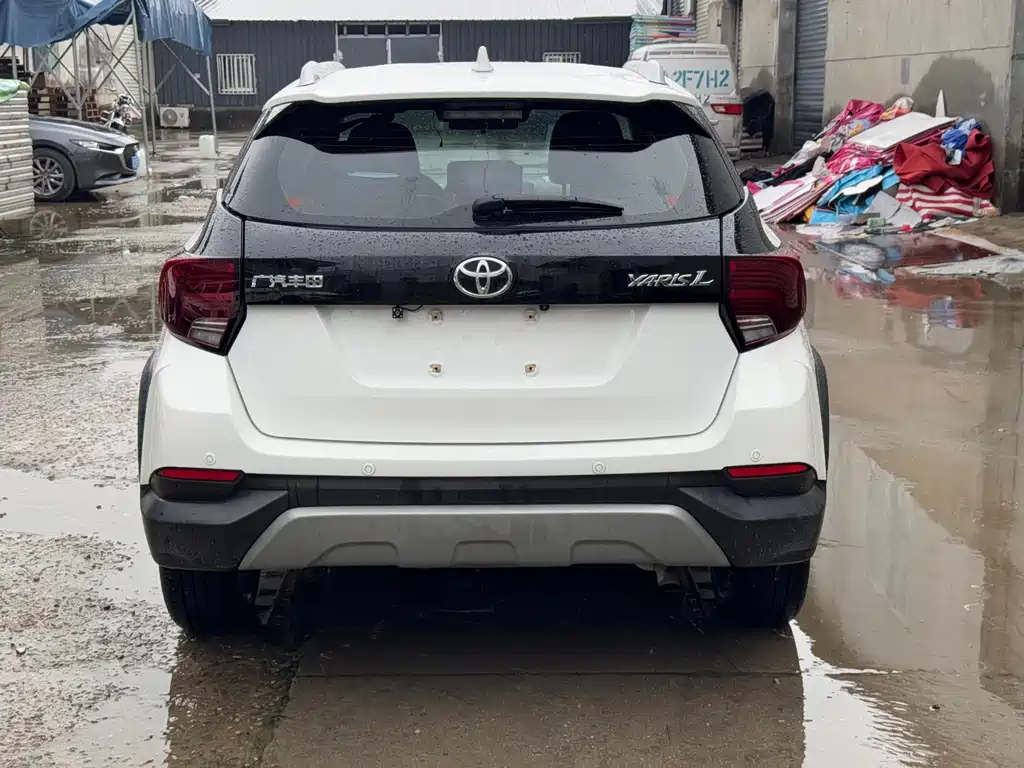 Toyota Yaris L — фото 10