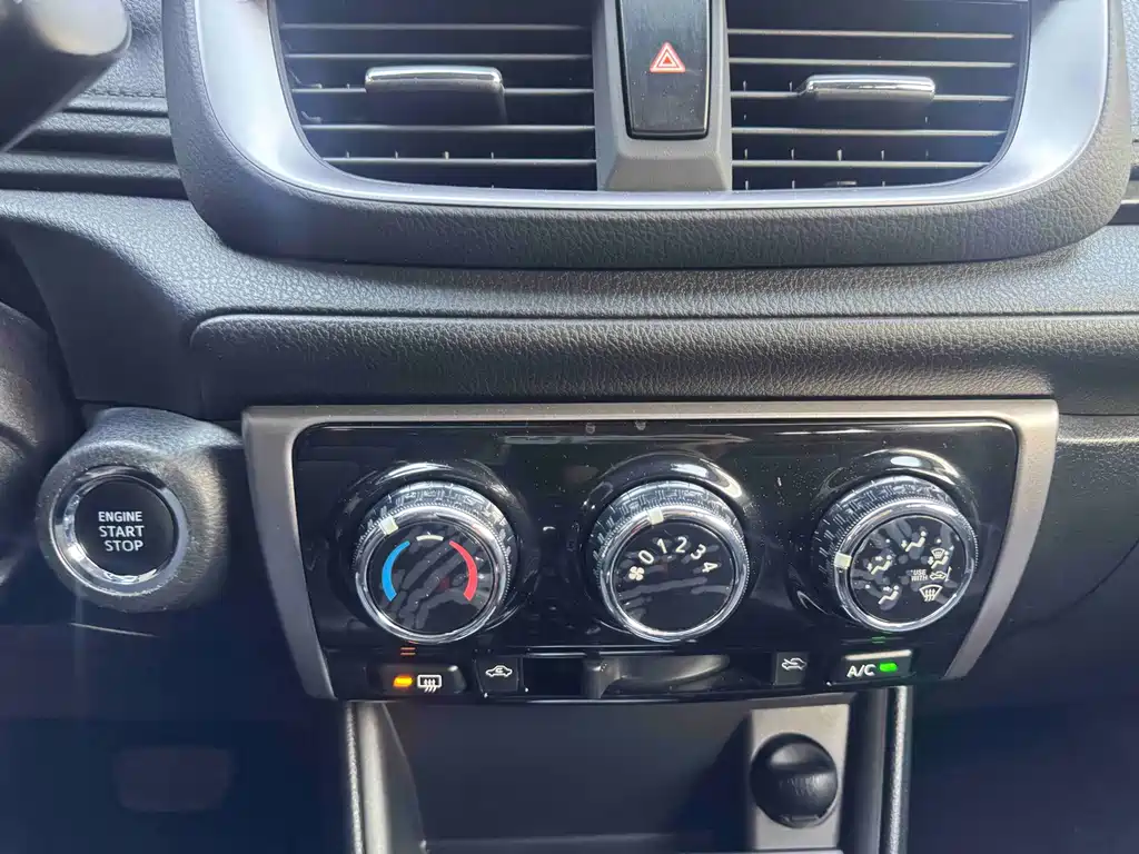 Toyota Yaris L — фото 13
