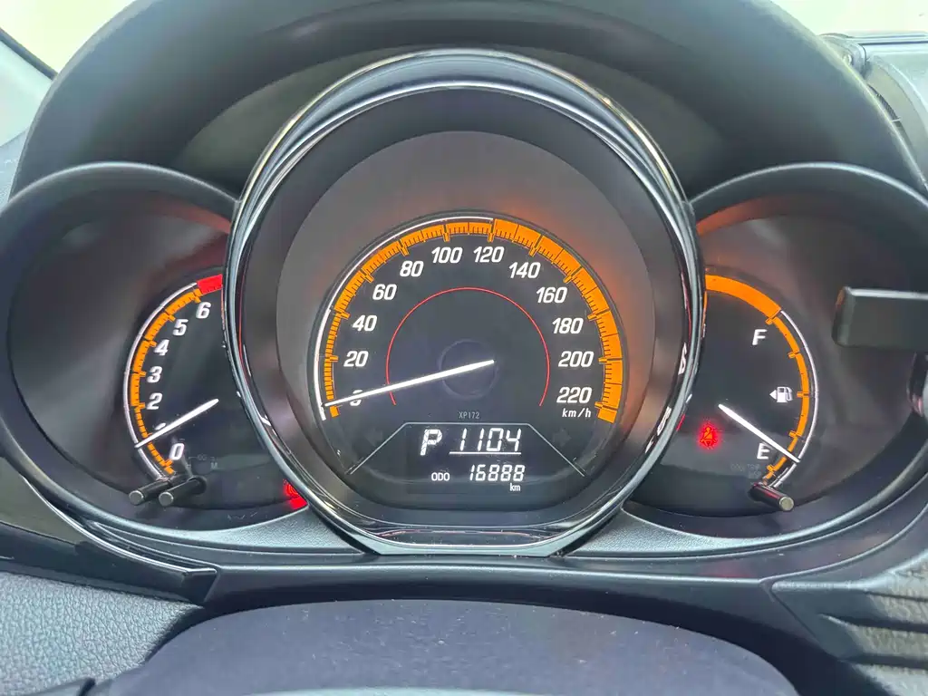 Toyota Yaris L — фото 14