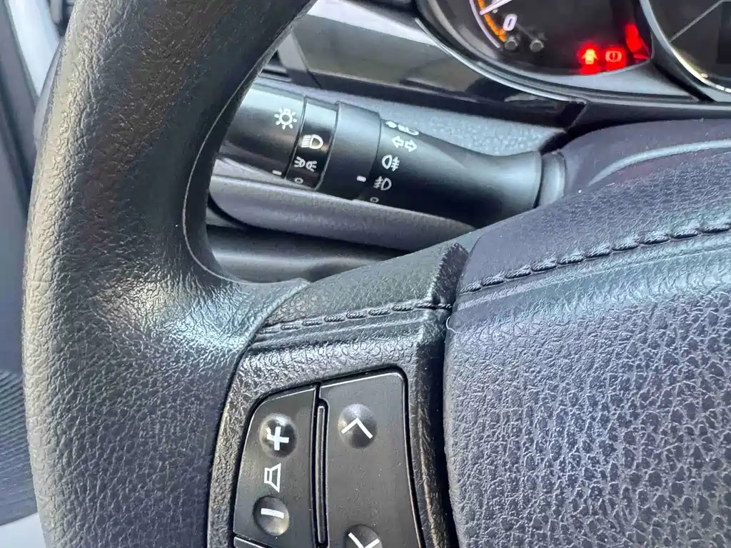 Toyota Yaris L — фото 20