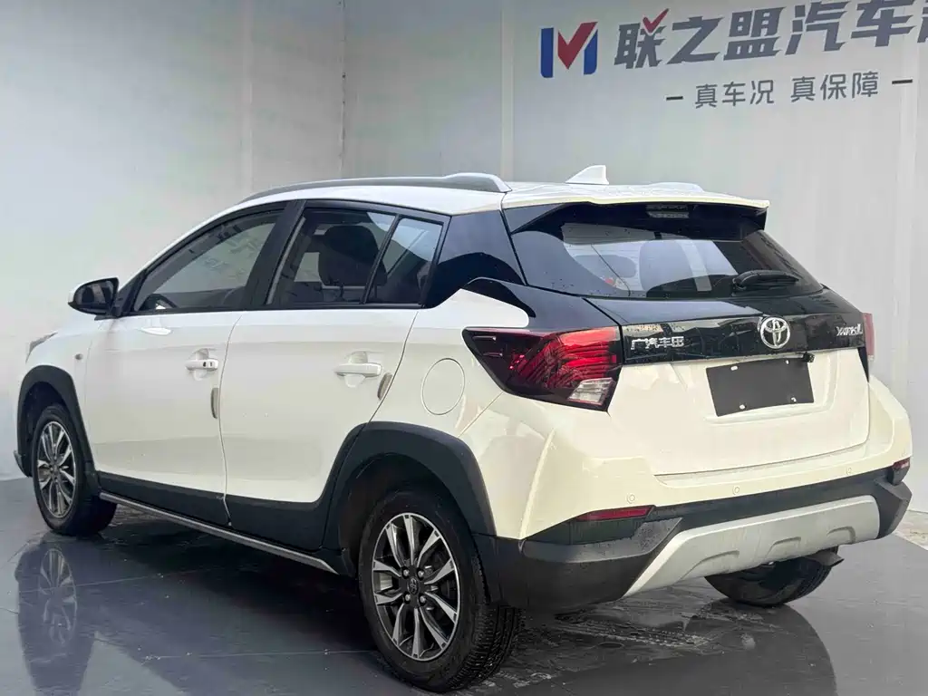 Toyota Yaris L — фото 4