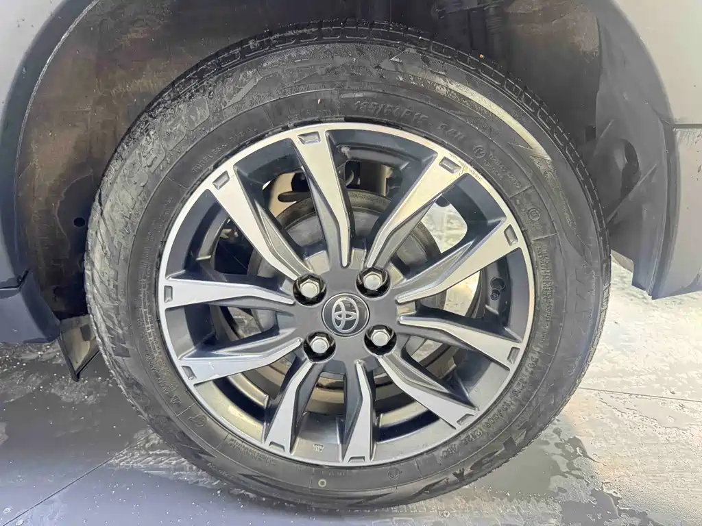 Toyota Yaris L — фото 31