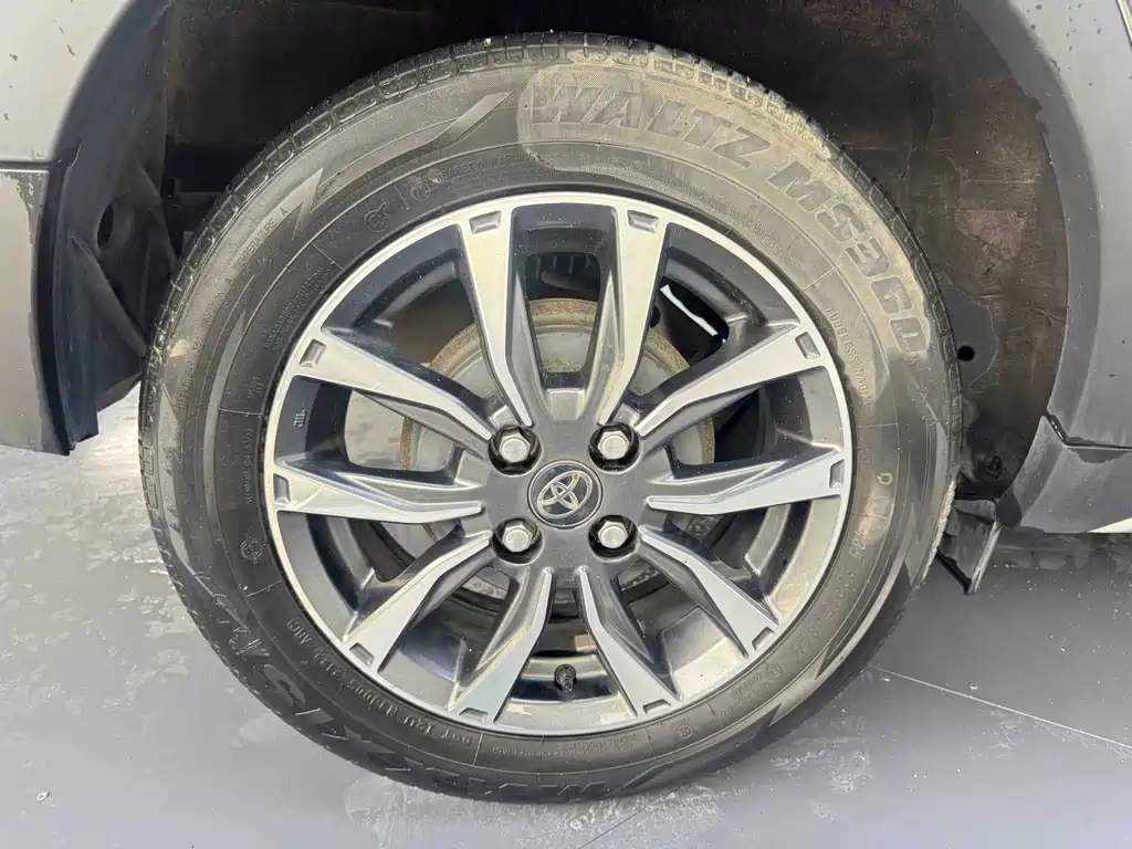 Toyota Yaris L — фото 35