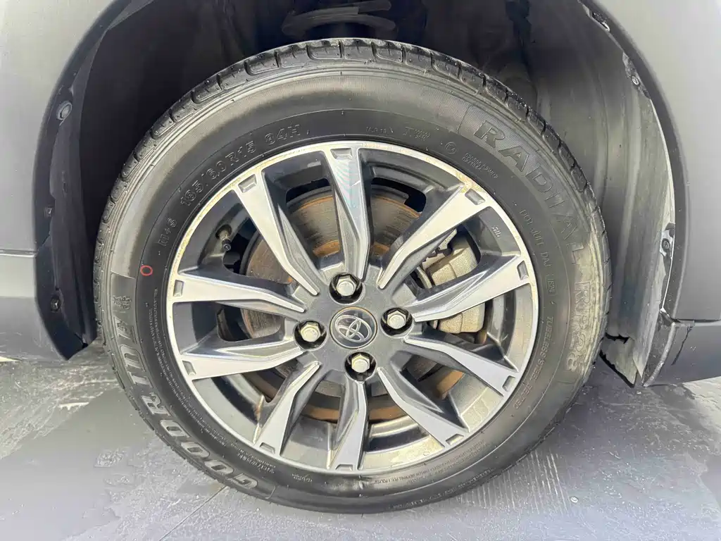 Toyota Yaris L — фото 36