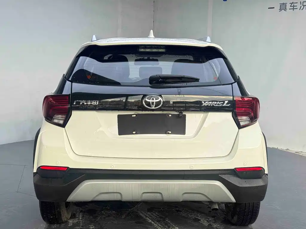 Toyota Yaris L — фото 5