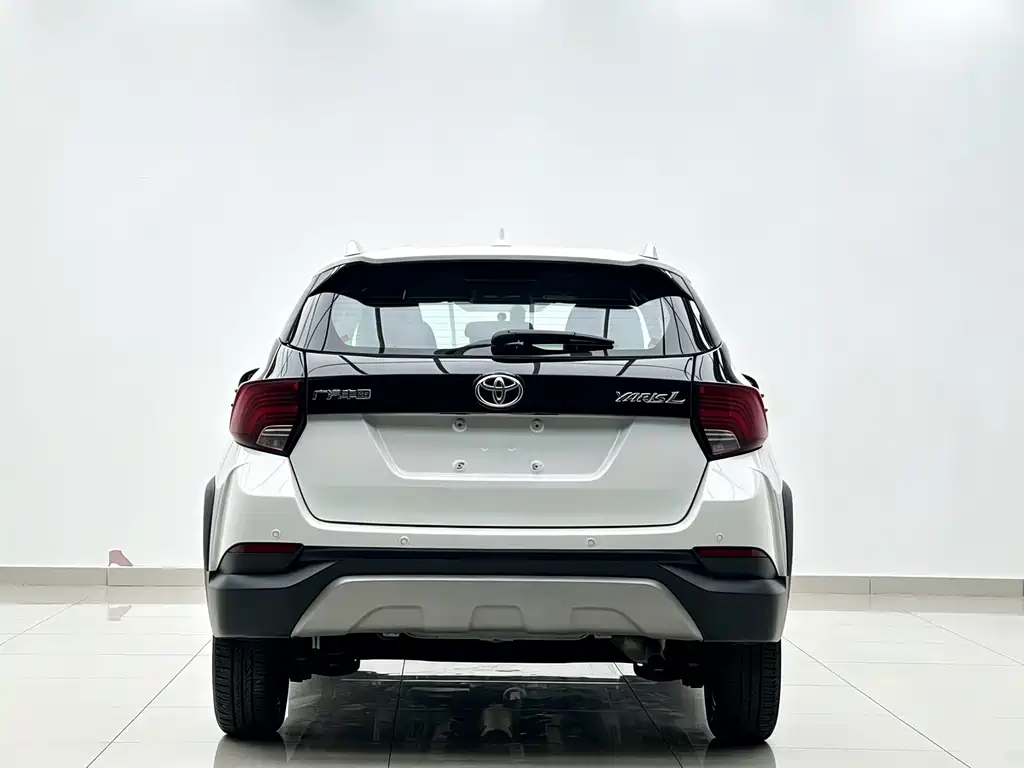 Toyota Yaris L — фото 4